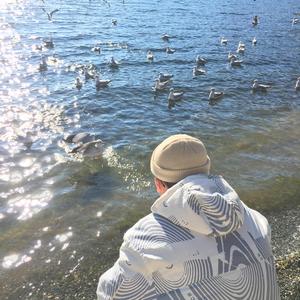 小光头山口诚吃雪糕
